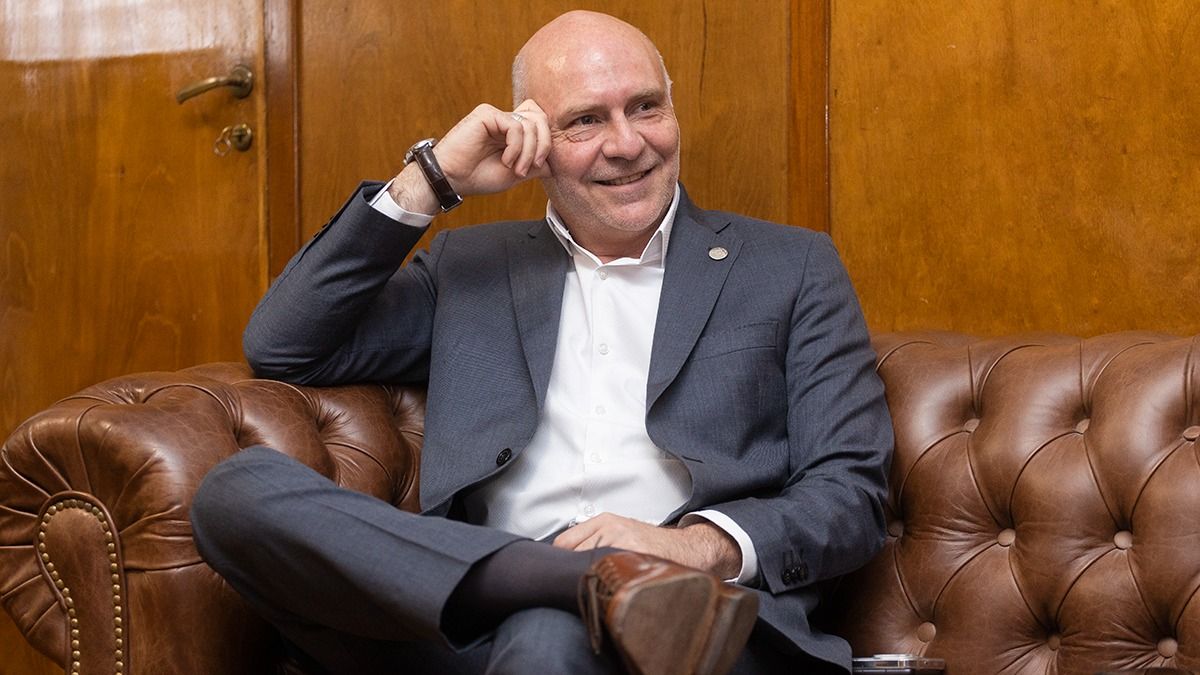 Dalmiro Garay aseguró que con Alfredo Cornejo, quien lo impulsó para la Suprema Corte en 2018, habrá distancia: la que determina la función institucional de cada uno en el Poder Judicial y el Poder Ejecutivo. Dalmiro Garay aseguró que con Alfredo Cornejo, quien lo impulsó para la Suprema Corte en 2018, habrá distancia: la que determina la función institucional de cada uno en el Poder Judicial y el Poder Ejecutivo.