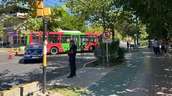 Una mujer que cuidaba a una anciana murió atropellada por un micro cuando iba a comprar tortitas en Godoy Cruz Una mujer que cuidaba a una anciana murió atropellada por un micro cuando iba a comprar tortitas en Godoy Cruz