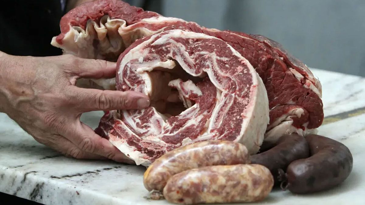 Las costillas son uno de los cortes favoritos de las personas para el asado. Las costillas son uno de los cortes favoritos de las personas para el asado.