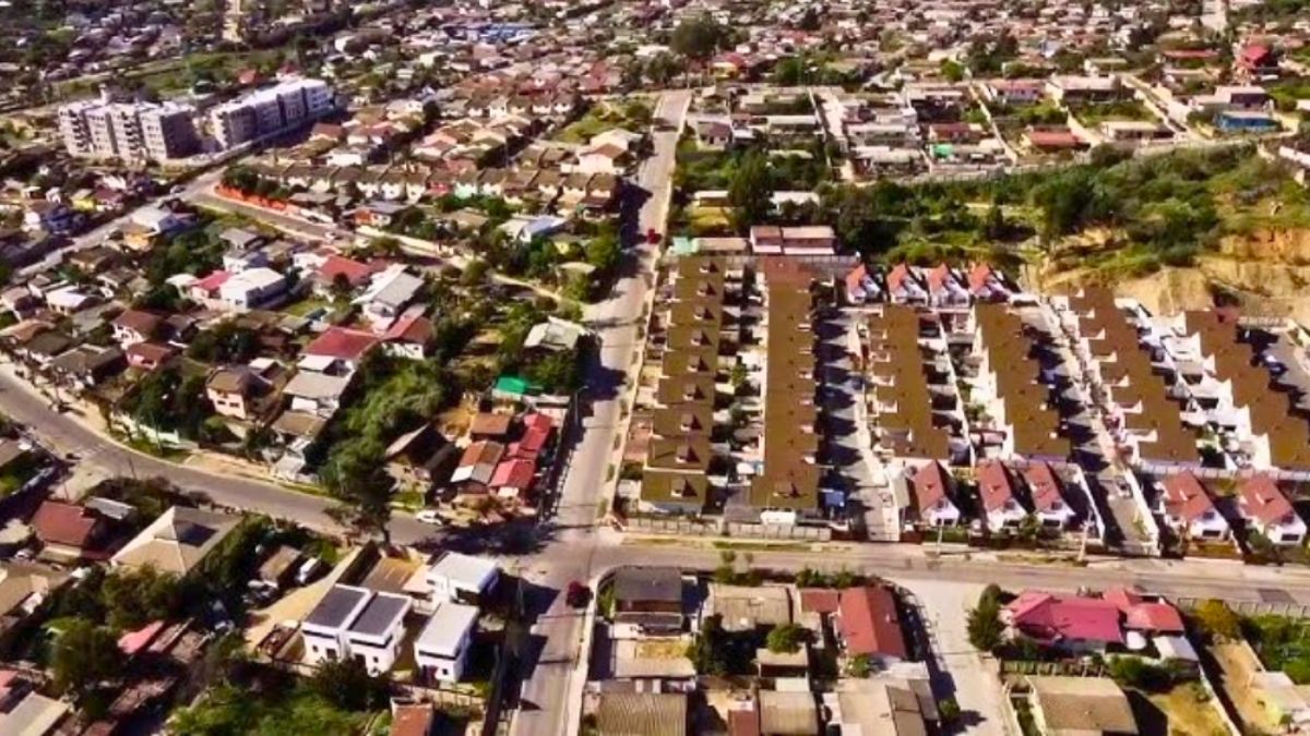 El pueblo est&aacute; al costado de la ruta 60 en Chile.