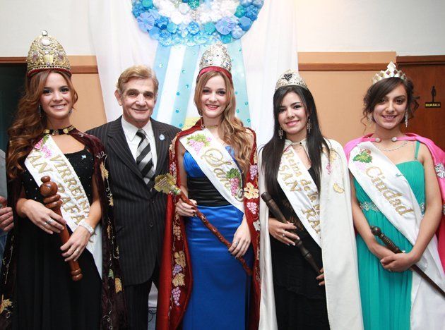 La velada de Gala por los 202 años de la Revolución de Mayo se vistió de fiesta en el Roma. Aquí las imágenes