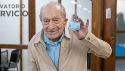 Moisés Roitman renovó su licencia de conducir a los 100 años. Moisés Roitman renovó su licencia de conducir a los 100 años.