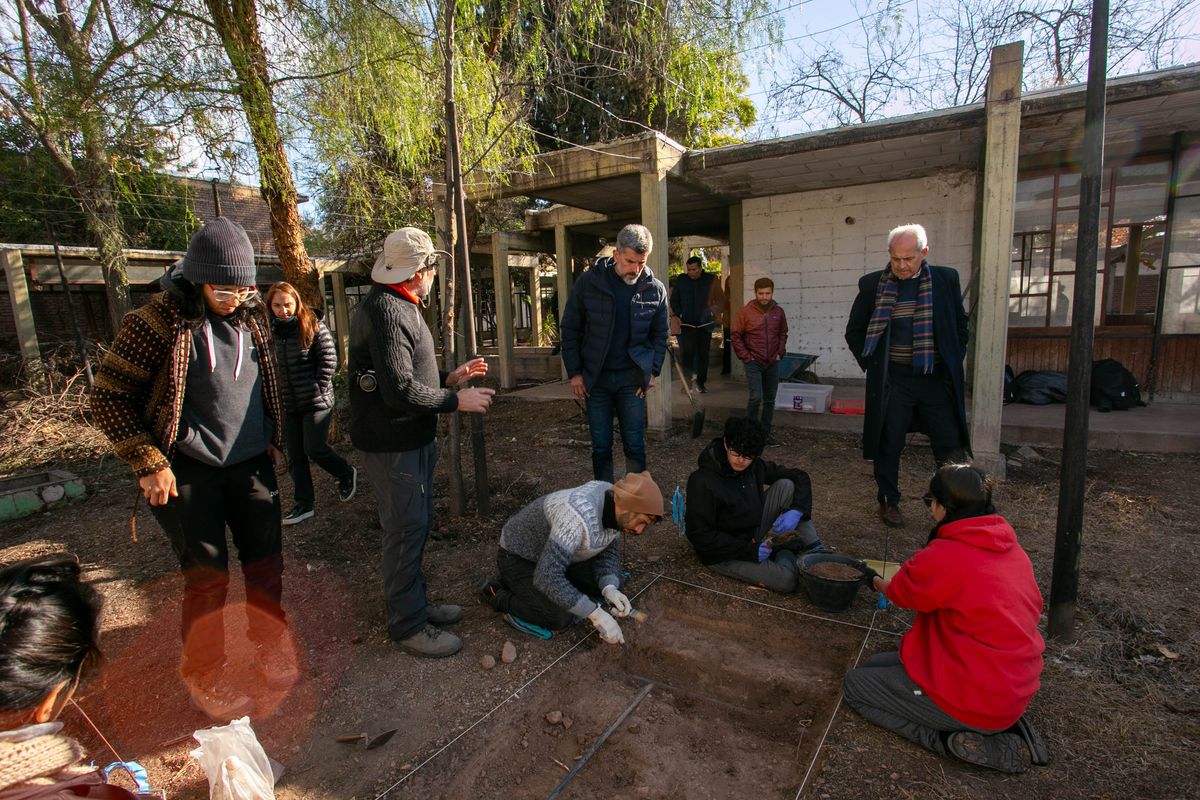 Son minuciosos los trabajos que se realizan en el Área Fundacional. Son minuciosos los trabajos que se realizan en el Área Fundacional.