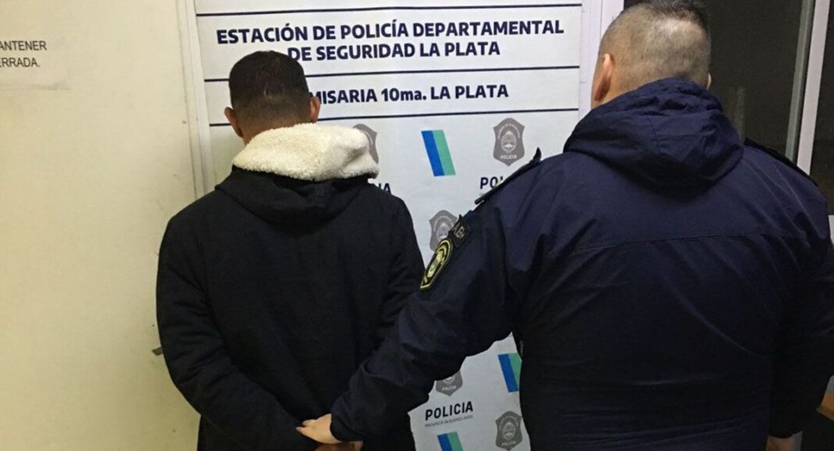 El atacante fue detenido por la Policía y quedó imputado por intento de homicidio, mientras la investigación continúa El atacante fue detenido por la Policía y quedó imputado por intento de homicidio, mientras la investigación continúa
