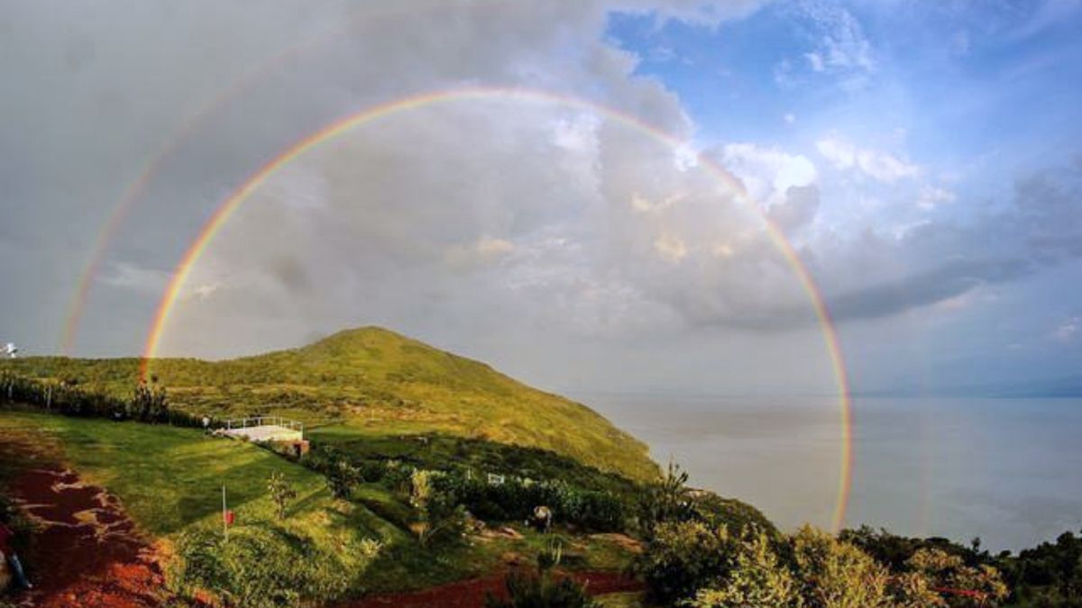 Desde lo alto de un cerro o un avión es posible ver la forma circular del arcoíris.