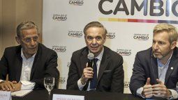 Pichetto y Frigerio buscan peronistas para sumar al macrismo