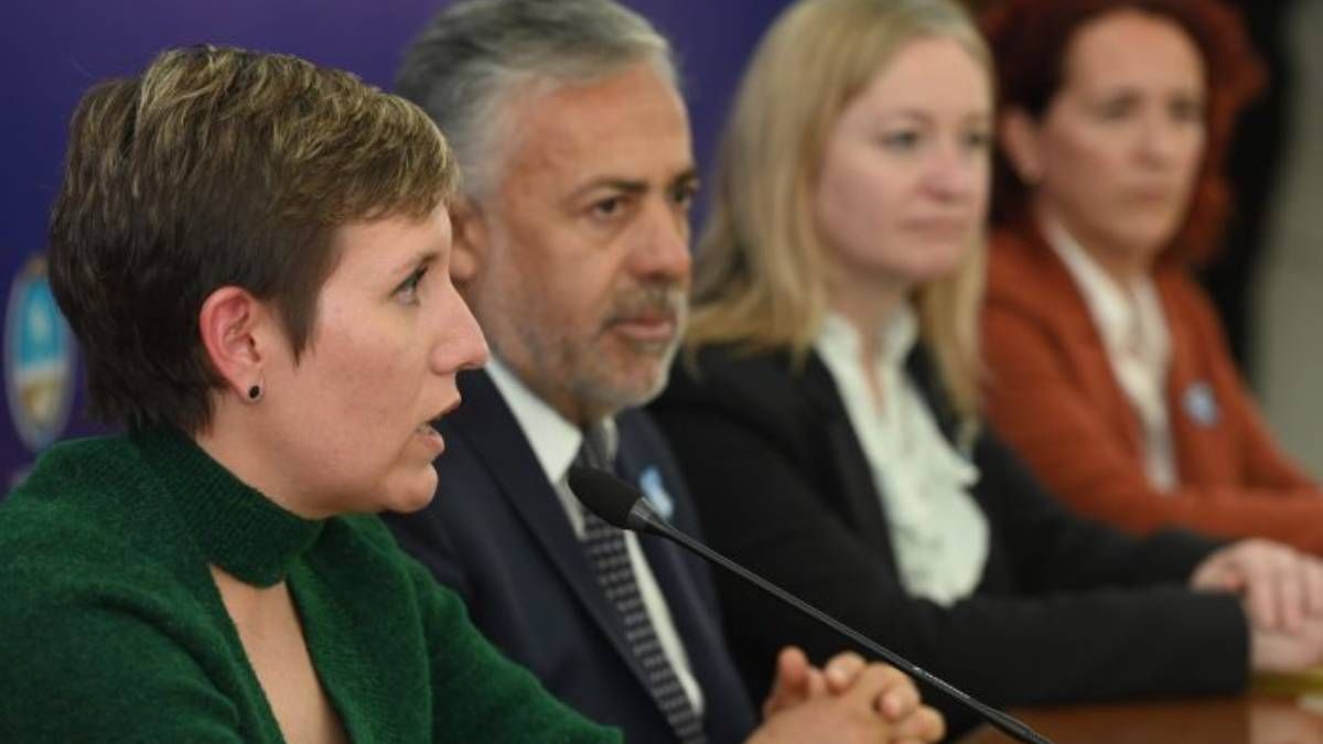 Jimena Latorre, Alfredo Cornejo y Hebe Casado. Las dos, sanrafaelinas, han dejado su impronta a la hora de hacer política. Jimena Latorre, Alfredo Cornejo y Hebe Casado. Las dos, sanrafaelinas, han dejado su impronta a la hora de hacer política.
