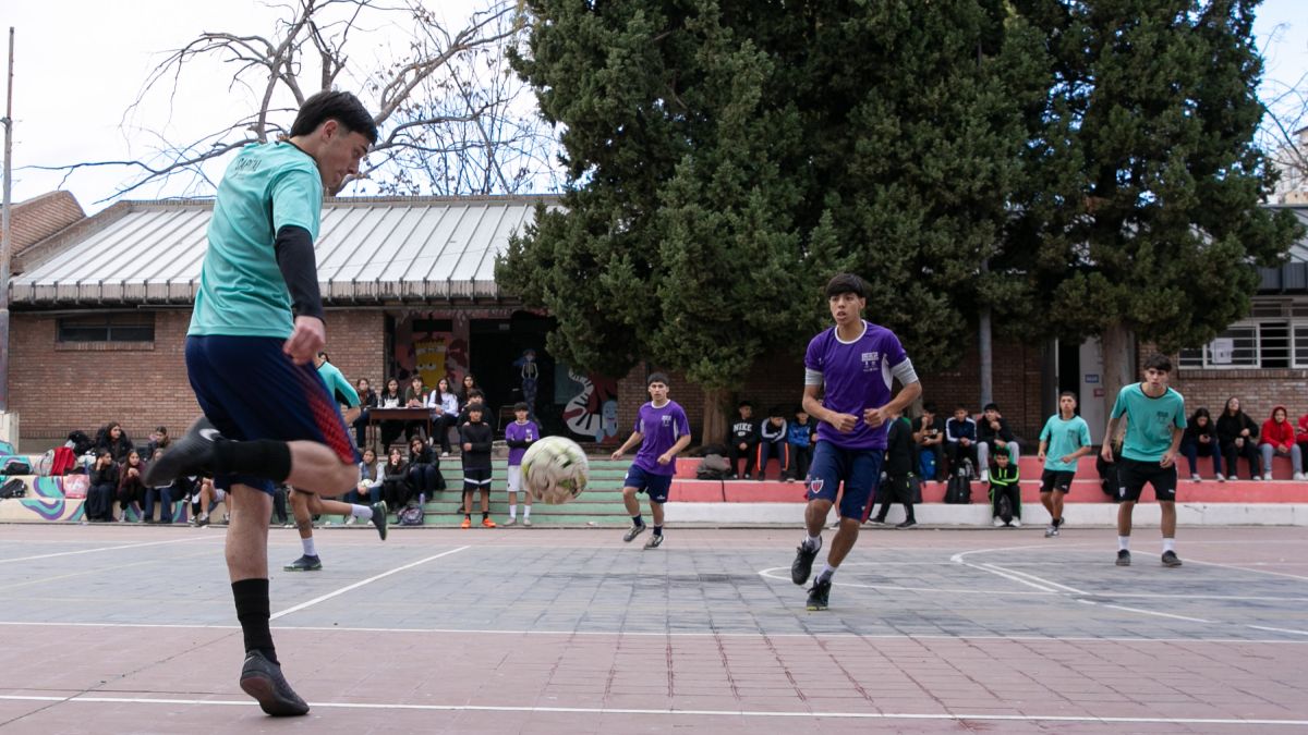 Para tomar las clases de deporte en las escuelas de Mendoza ya no hará falta presentar certificado médico. Para tomar las clases de deporte en las escuelas de Mendoza ya no hará falta presentar certificado médico.