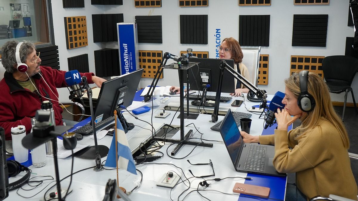 Primeras Voces, un clásico de la mañana de Radio Nihuil. Primeras Voces, un clásico de la mañana de Radio Nihuil.