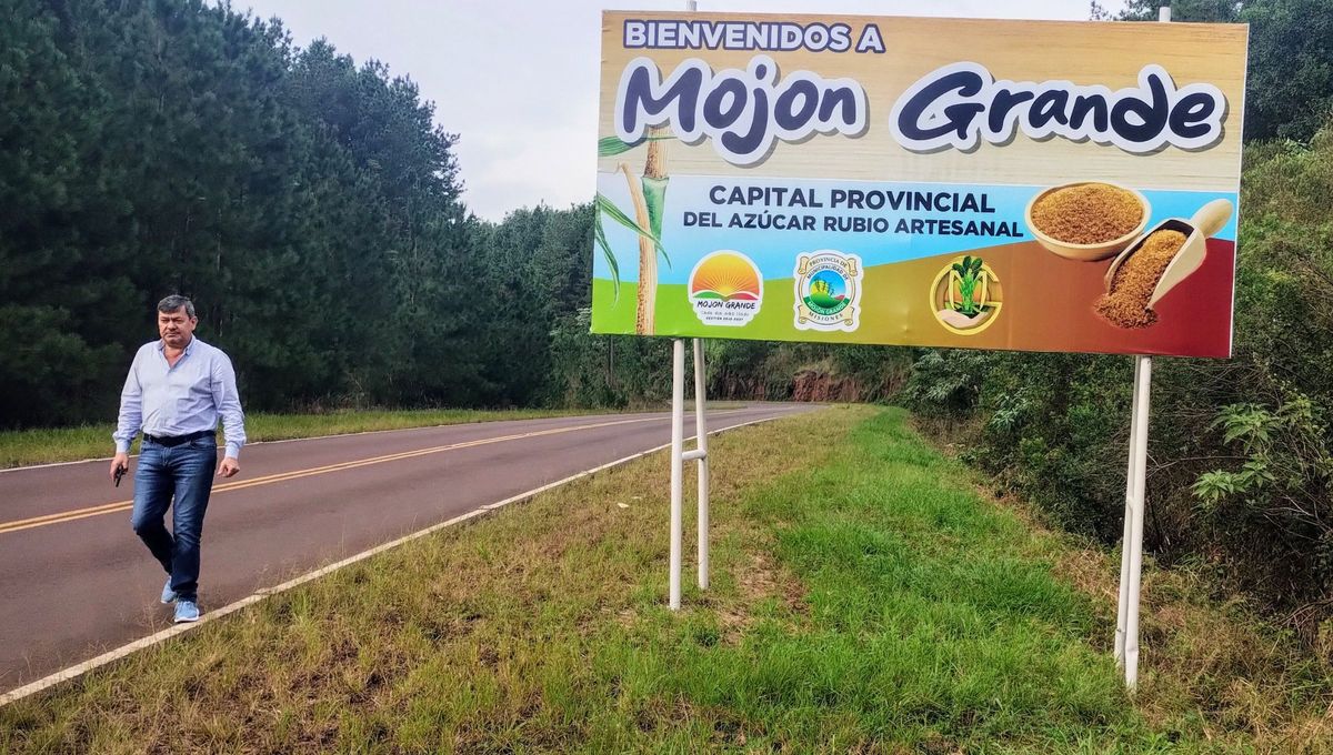 Mojón Grande es una localidad y un municipio argentino de la provincia de Misiones, ubicado dentro del departamento San Javier. Mojón Grande es una localidad y un municipio argentino de la provincia de Misiones, ubicado dentro del departamento San Javier.