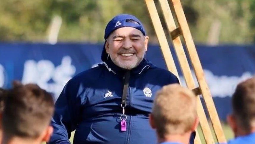 Maradona felicitó al belga Mertens por una razón muy especial