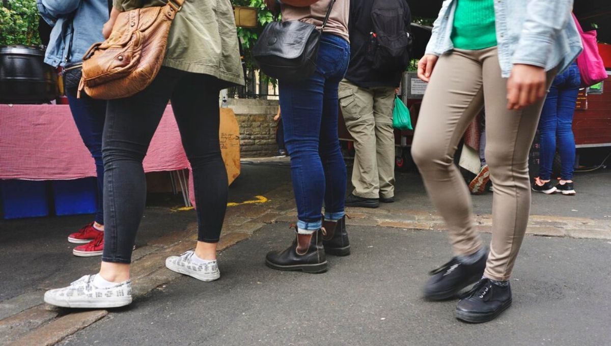 Qué significa no pisar las líneas que hay en el suelo