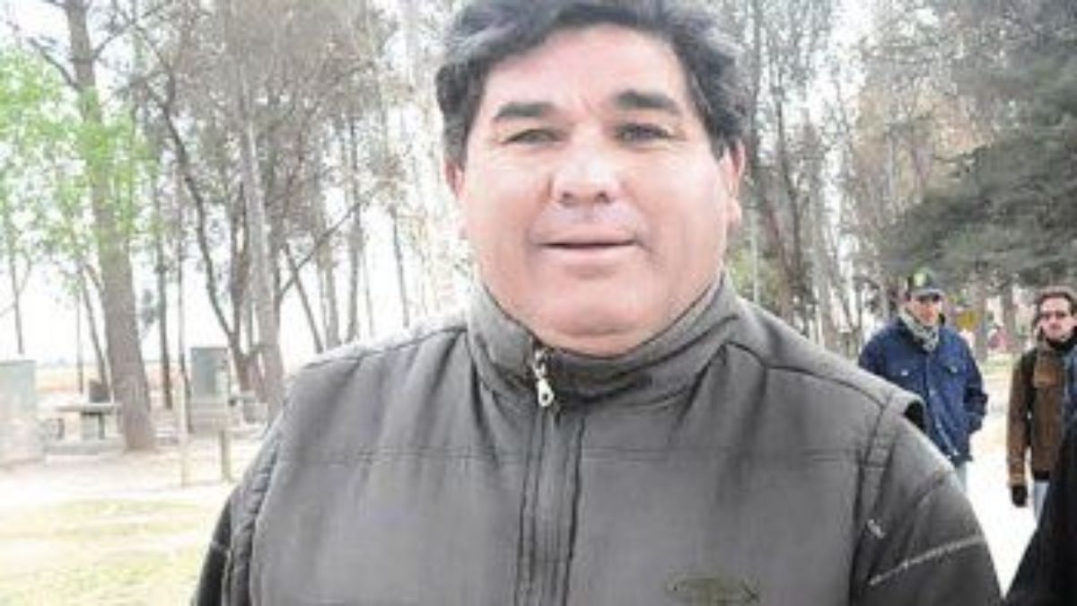 Otra condena para Carlos Metralleta Pérez. Este lunes pactó con la ayudante fiscal una pena de cuatro años de cárcel al declararse culpable de tenencia y venta de drogas en su domicilio de Junín. Su hijo deberá cumplir una pena de un año.
