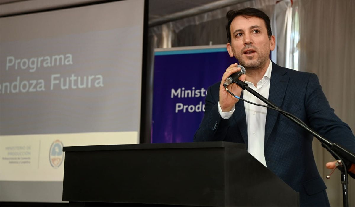 El ministro de Educación Tadeo García Zalazar, fusionó ese ministerio con la asistencia social a la primera infancia y Cornejo podría hacer un anuncio sobre esa fusión. El ministro de Educación Tadeo García Zalazar, fusionó ese ministerio con la asistencia social a la primera infancia y Cornejo podría hacer un anuncio sobre esa fusión.