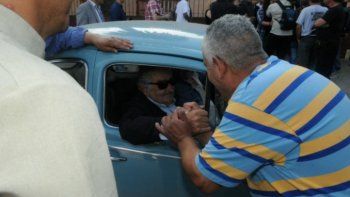 Pepe Mujica  rechazó más de un millón de dólares y no venderá su escarabajo