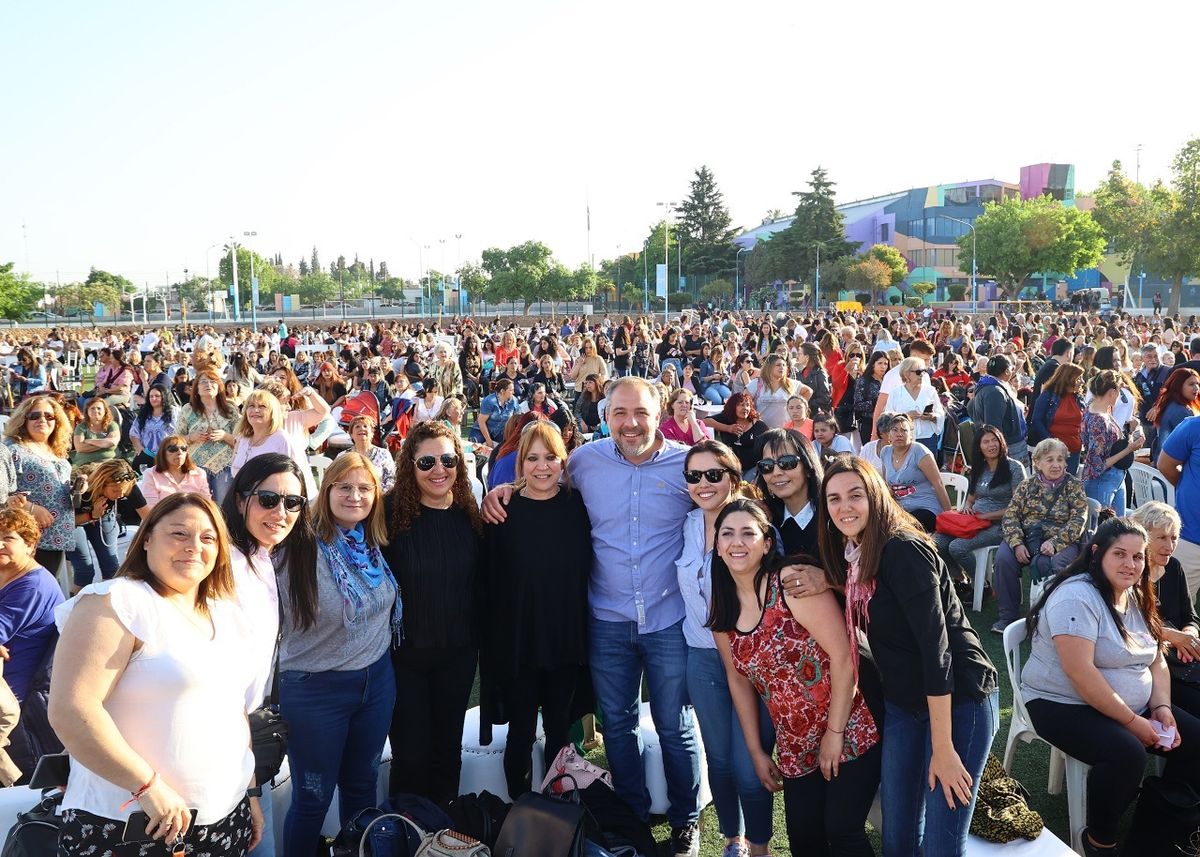 Masivo fue el festejo del Día de la Madre en Maipú.