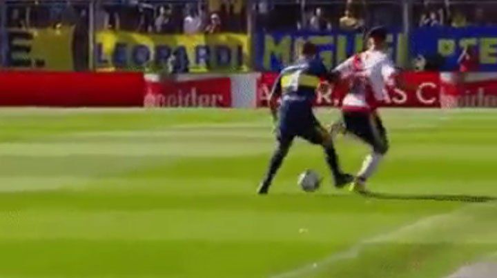 Al estilo Riquelme, Rojas puso en ridículo a Peruzzi