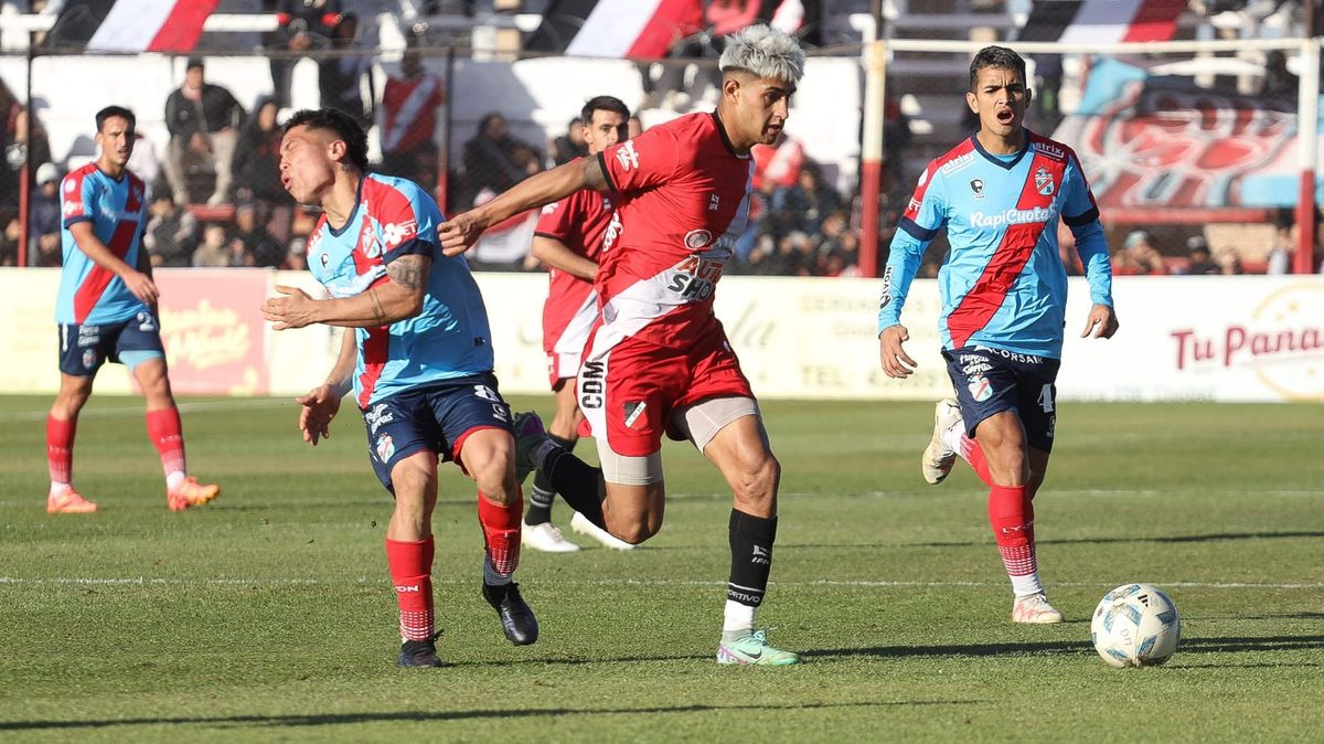 Ezequiel Almirón marcó el primer gol del Deportivo Maipú en el triunfazo ante Tristán Suárez.
