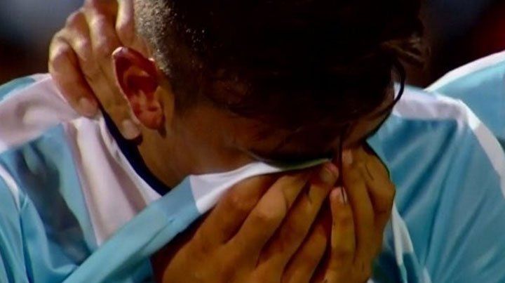 Entre lágrimas, Dybala vio la tarjeta roja y emocionó a todos