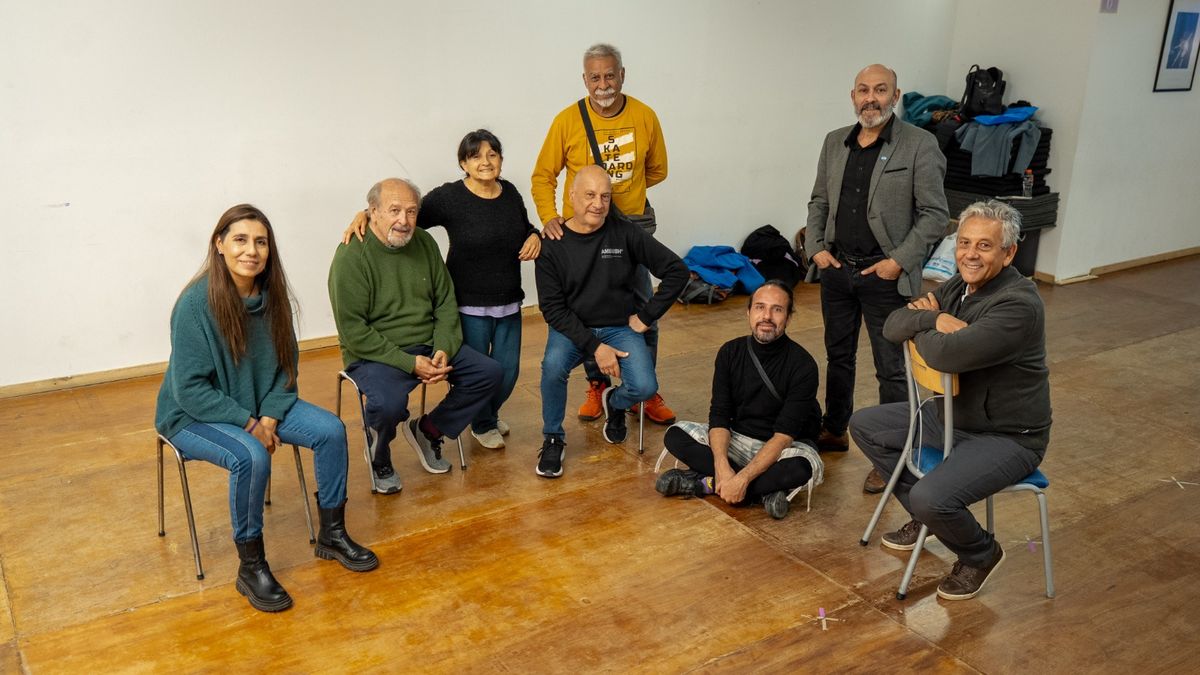 El elenco y equipo artístico y técnico de la obra de teatro que trata el juicio a Cristina Fernández de Kirchner. El elenco y equipo artístico y técnico de la obra de teatro que trata el juicio a Cristina Fernández de Kirchner.