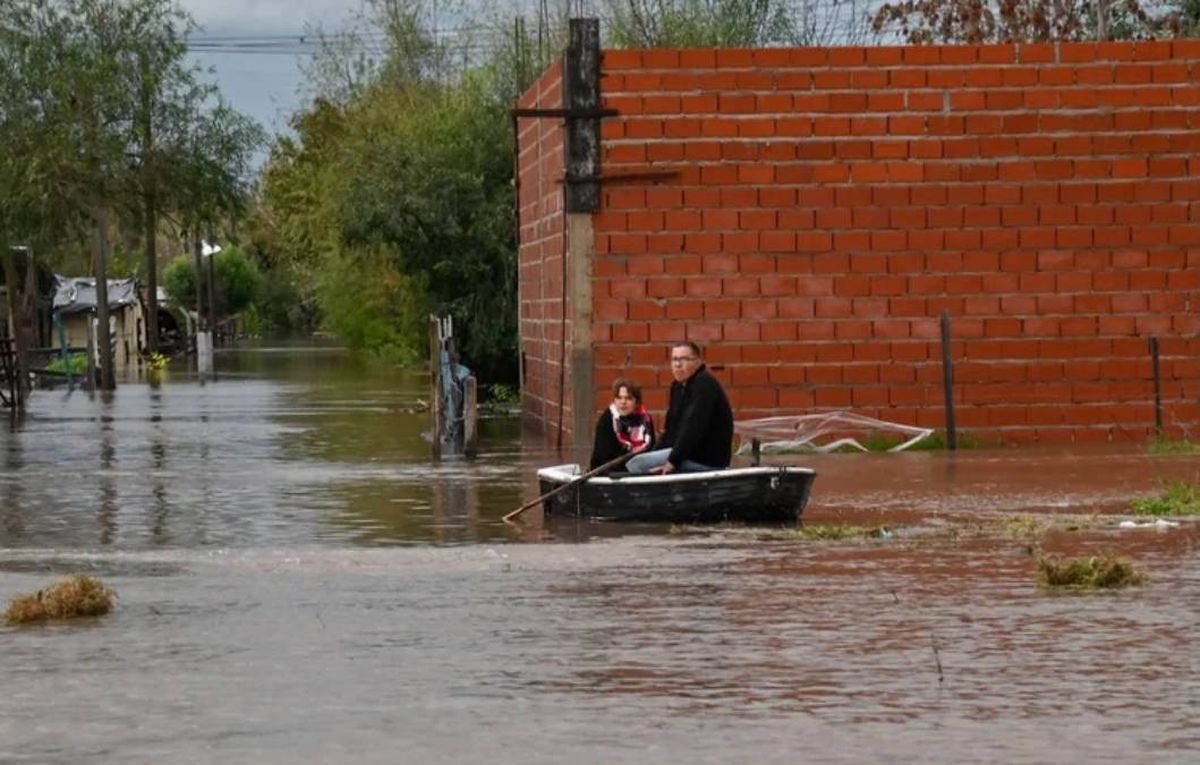 Las calles son ríos en Campana y Zárate las zonas más afectadas por la tormenta en Buenos Aires.