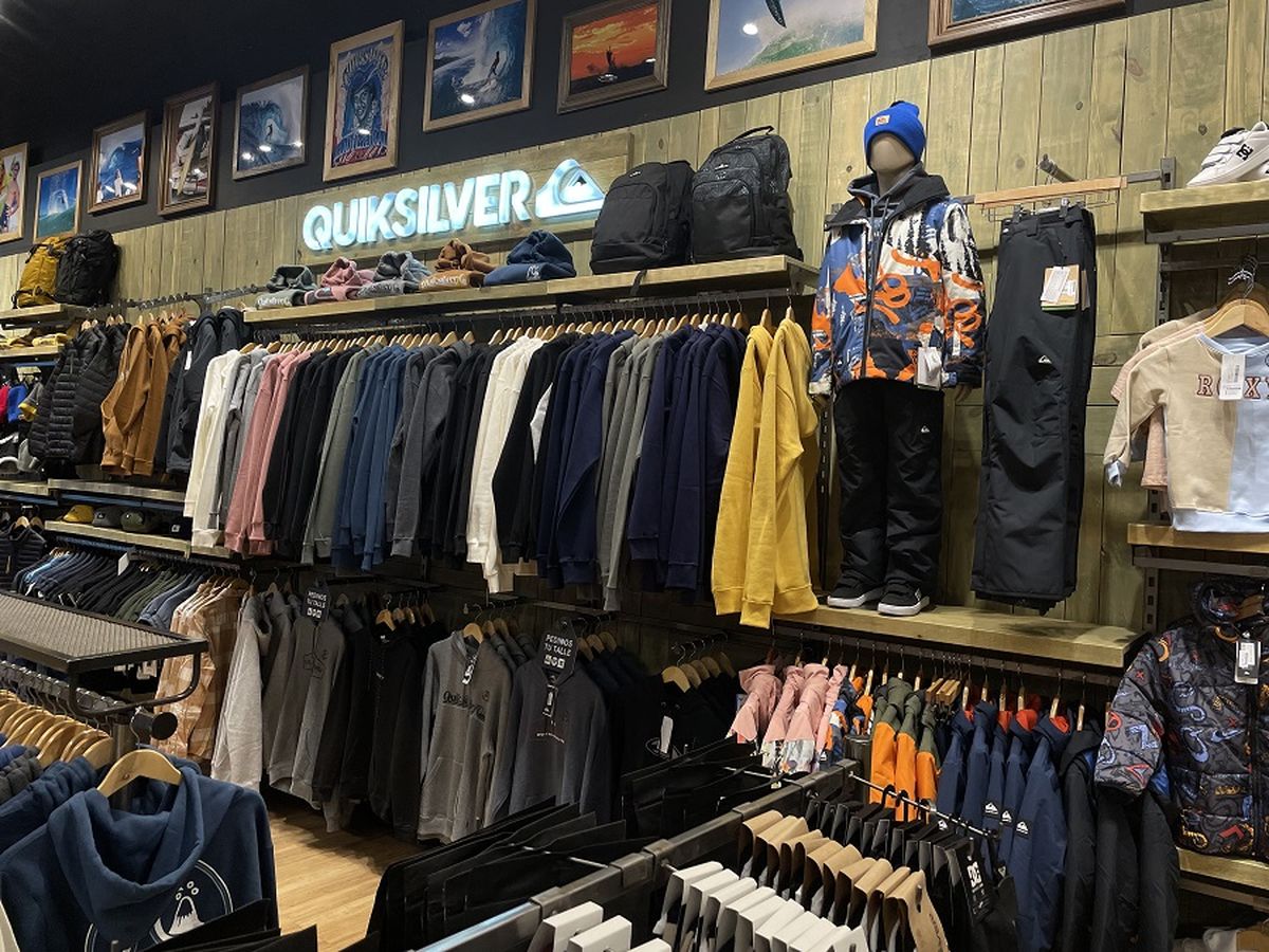 Quicksilver, la reconocida marca que representa a la comunidad internacional de surfistas, se instaló en Mendoza Shopping.