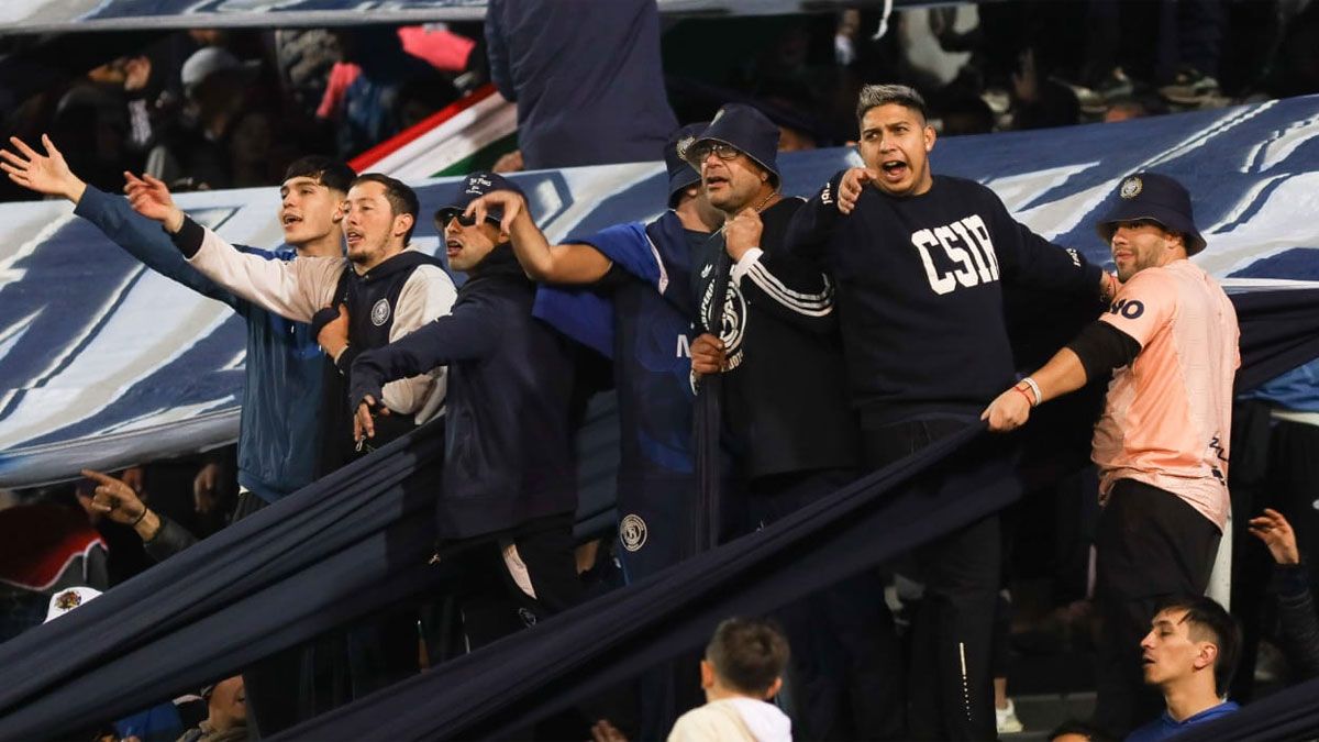 Los hinchas de Independiente Rivadavia tuvieron una fiesta aparte en las gradas del Malvinas. Foto: Cristian Lozano (Diario UNO).