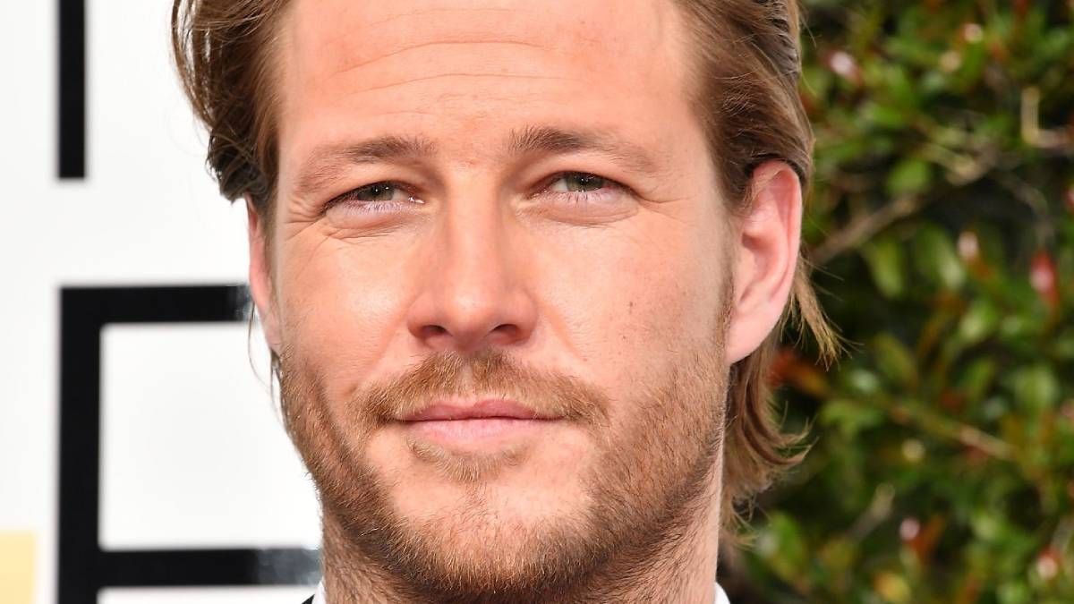 Luke Bracey protagoniza la película Amor de calendario en Netflix. Foto: gentileza Getty Images.