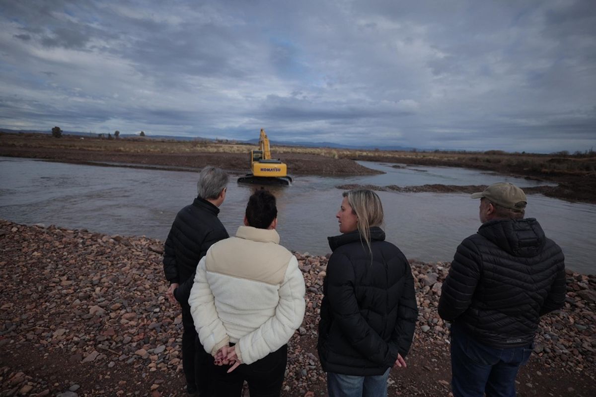 El intendente Omar Félix continúa visitando las diferentes obras que se realizan dentro del Plan de Obras del Municipio de San Rafael. El intendente Omar Félix continúa visitando las diferentes obras que se realizan dentro del Plan de Obras del Municipio de San Rafael.