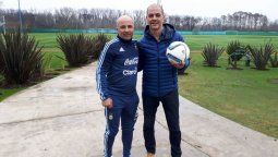 Cumbre de Sampaoli con un gigante