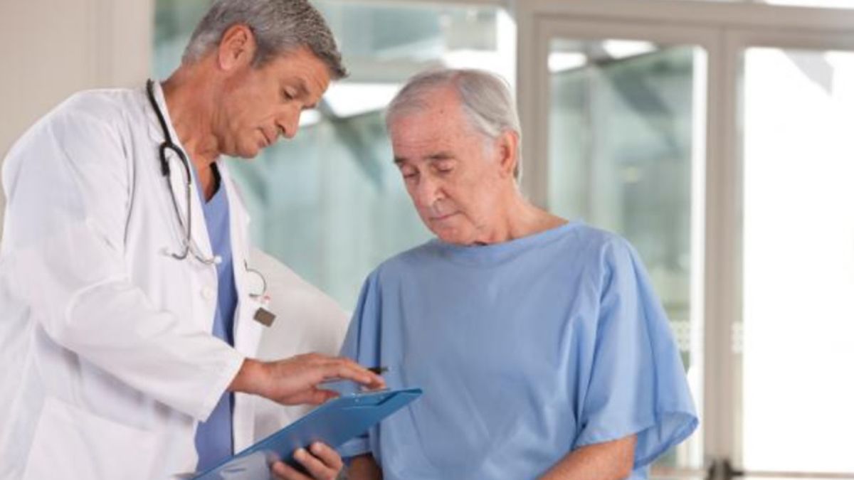 La Leucemia Linfocítica Crónica es un tipo de cáncer que ataca a la sangre y suele darse en personas mayores de 50 años La Leucemia Linfocítica Crónica es un tipo de cáncer que ataca a la sangre y suele darse en personas mayores de 50 años