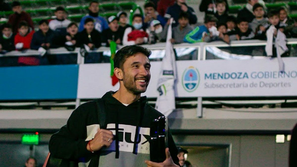 Sanyo Gutiérrez, una de las figuras del Mendoza Premier Padel, fue uno de los más aplaudido por los chicos en el Aconcagua Arena