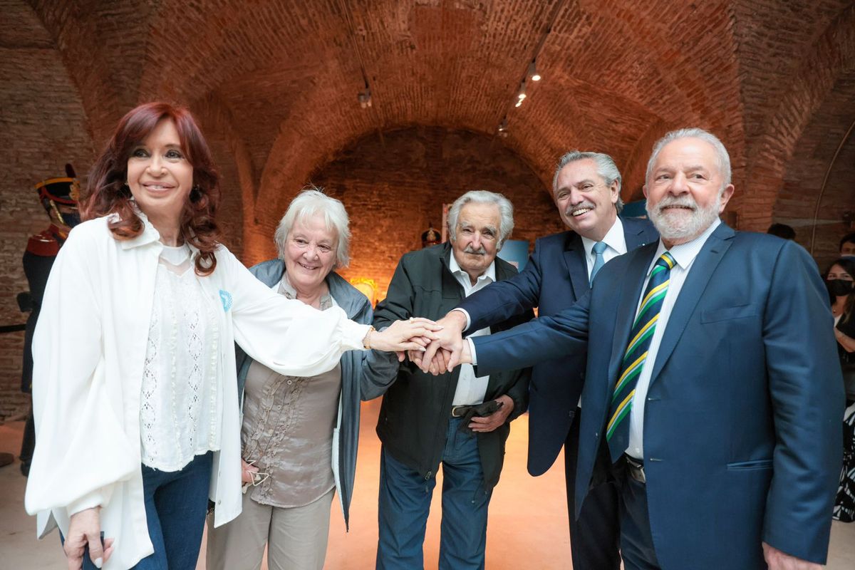 Cristina Kirchner, Lucía Topolansky, Pepe Mujica, Alberto Fernández y Lula da Silva. En unos de los actos del Frente de Todos.