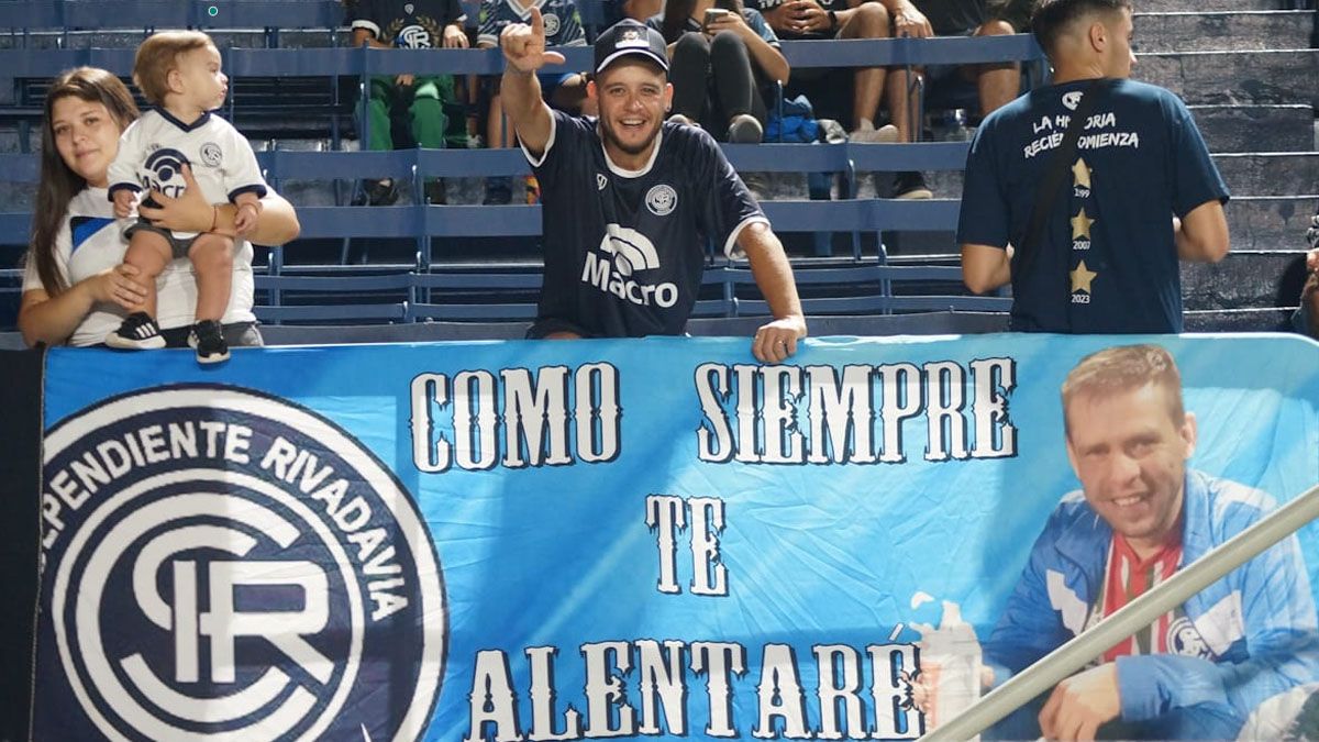 Los hinchas de Independiente Rivadavia esperan el Desafío de Campeones ante River (UNO/Nicolás Ríos) Los hinchas de Independiente Rivadavia esperan el Desafío de Campeones ante River (UNO/Nicolás Ríos)