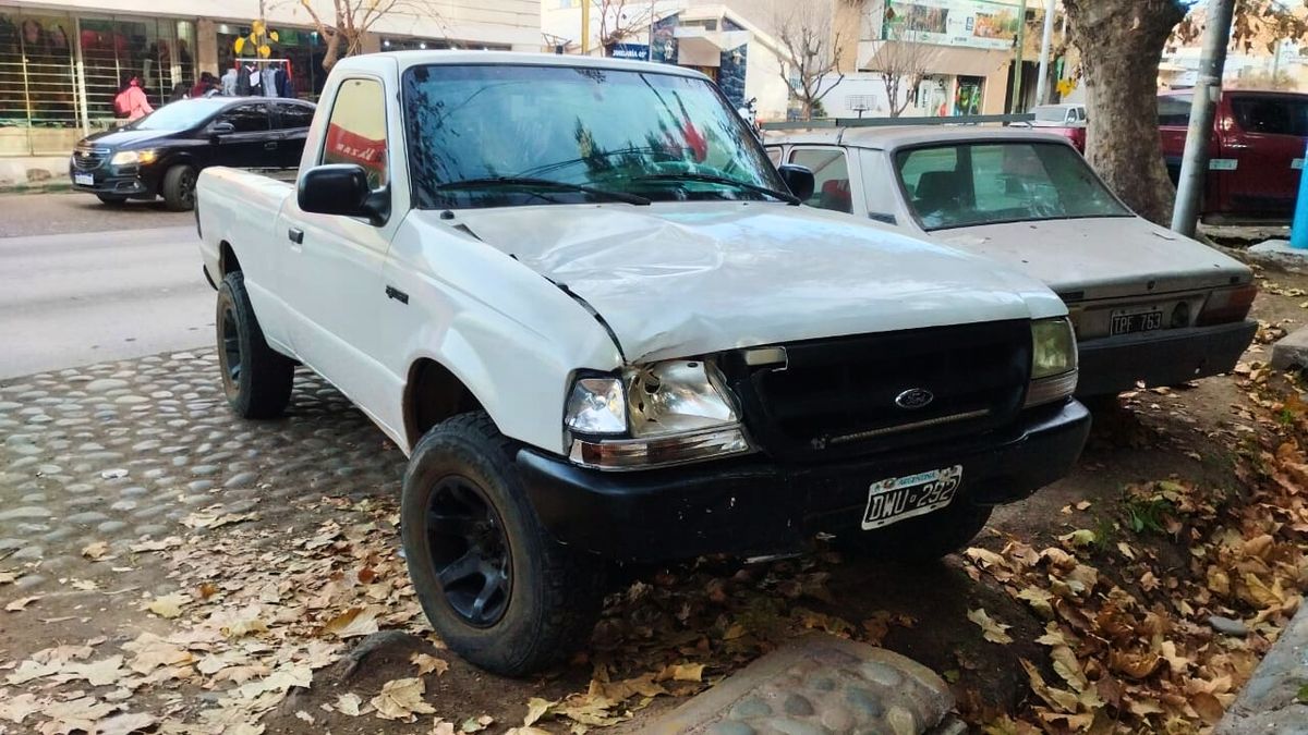 La camioneta Ford Ranger que conducía el joven de 20 años que atropelló a un chico de 17 años y lo mató.