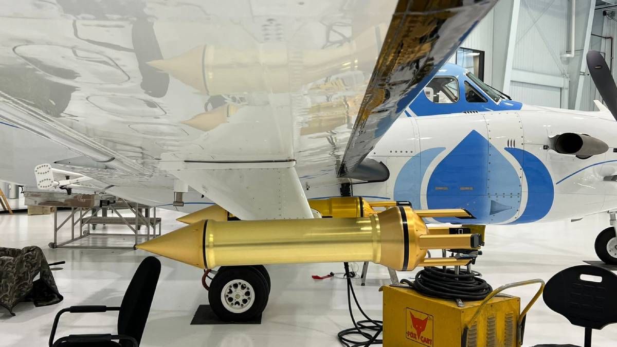 Los aviones para la Lucha Antigranizo tienen una sofisticada tecnología que capta cómo rompe las nubes graniceras y lo graba en tiempo real. Los aviones para la Lucha Antigranizo tienen una sofisticada tecnología que capta cómo rompe las nubes graniceras y lo graba en tiempo real.