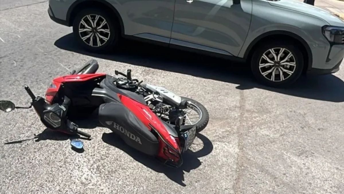 La víctima conducía una moto. Falleció tras chocar contra un auto. 