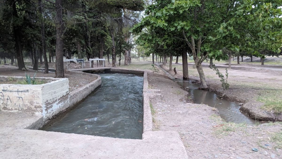 Uno de los canales en el parque Chachingo de Maipú. Uno de los canales en el parque Chachingo de Maipú.