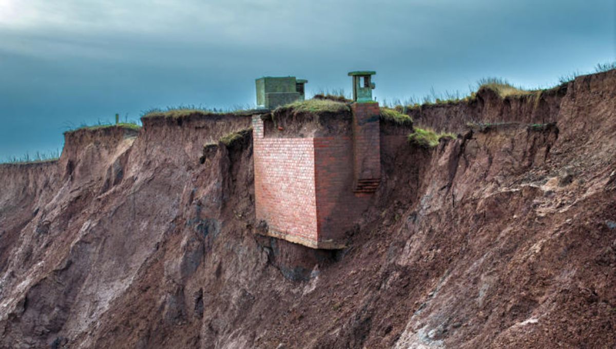 El búnker antinuclear que está a punto de caer al vacío por la erosión del mar