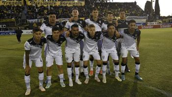 Gimnasia y Esgrima se trajo un buen punto de la cancha de Almirante Brown  