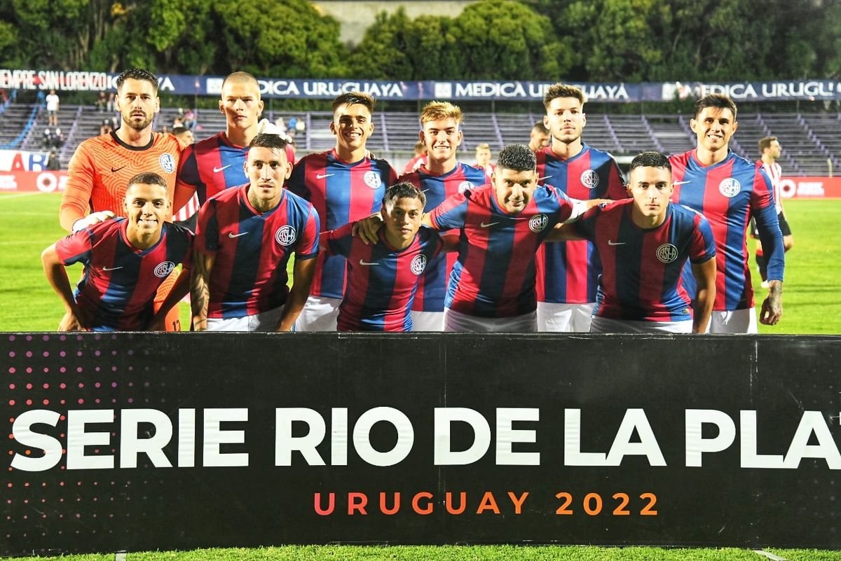 San Lorenzo, con el mendocino Perruzzi (el cuarto de arriba) venció a Estudiantes