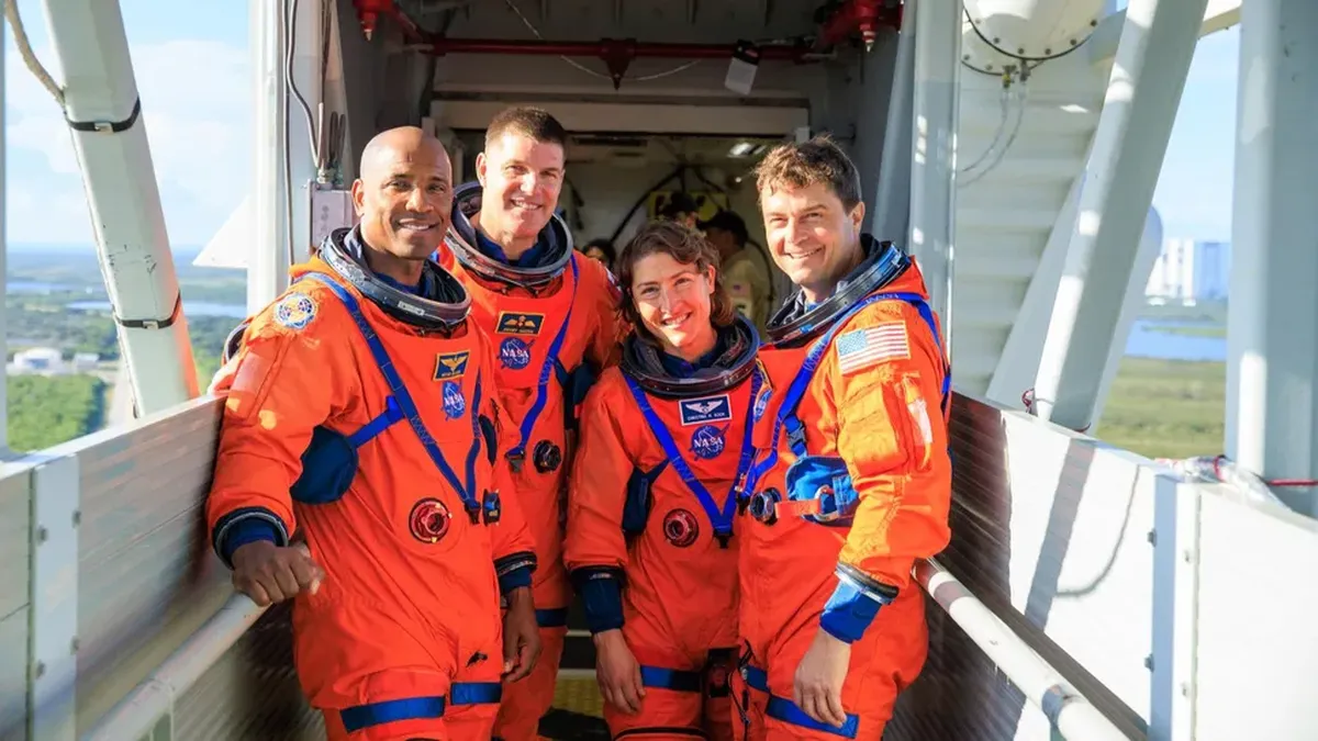 Los integrantes de la misión que partirá dentro de pocos días a la Luna. Los integrantes de la misión que partirá dentro de pocos días a la Luna.