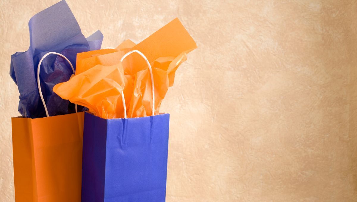 Las bolsas de regalo estampadas pueden convertirse en señaladores de libros. Las bolsas de regalo estampadas pueden convertirse en señaladores de libros. 