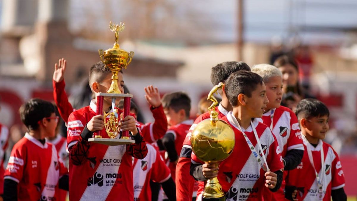 Los Cruzados disfrutaron la tarde del domingo en su estadio Los Cruzados disfrutaron la tarde del domingo en su estadio