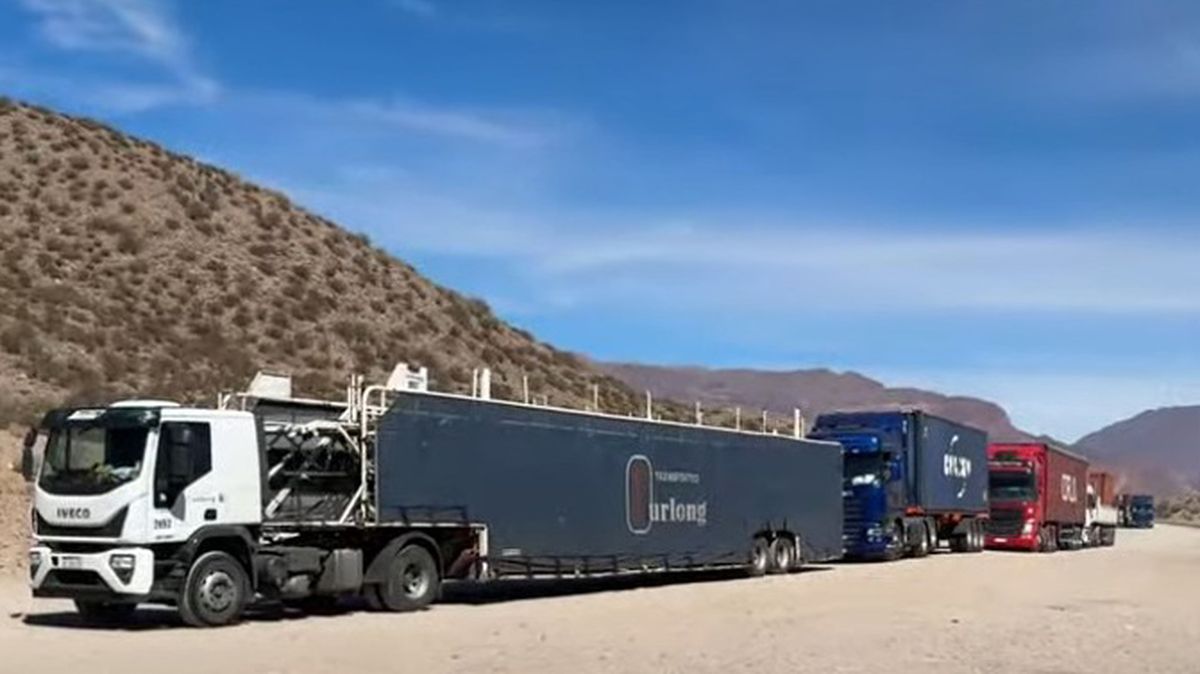 Muchos camiones no pudieron avanzar en alta montaña por el el paro nacional, al que adhirieron los empleados de Aduana.