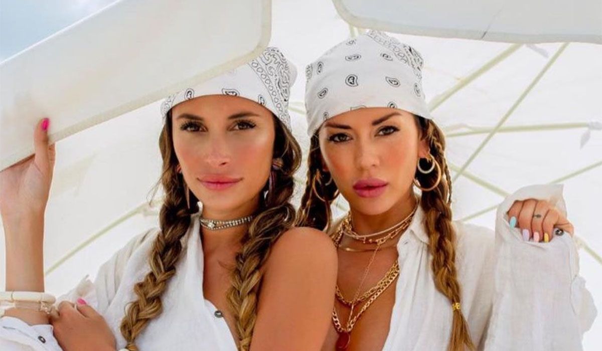 Karina Jelinek y Flor Parise, en topless en la playa