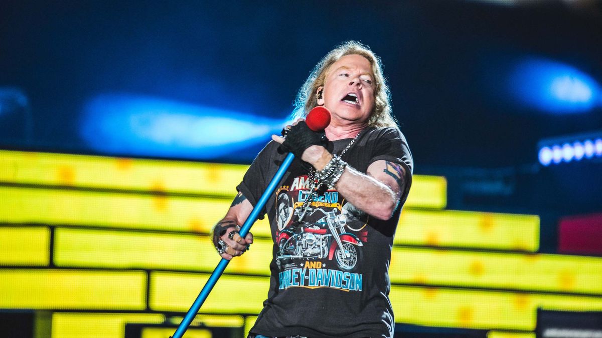 Se enojó Axel. Axl Rose se enojó con los fans y les hizo un particular pedido.