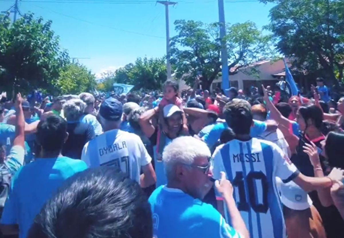 Parisi se siente agradecido a los hinchas del Celeste. Parisi se siente agradecido a los hinchas del Celeste.