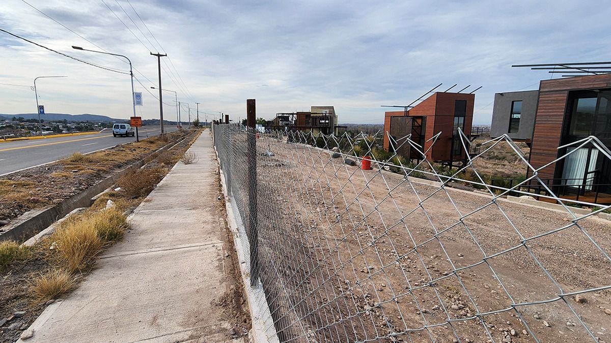 Emprendimientos al costado de la Ruta 82, pasando Guardia Vieja hacia el Sur. Emprendimientos al costado de la Ruta 82, pasando Guardia Vieja hacia el Sur.
