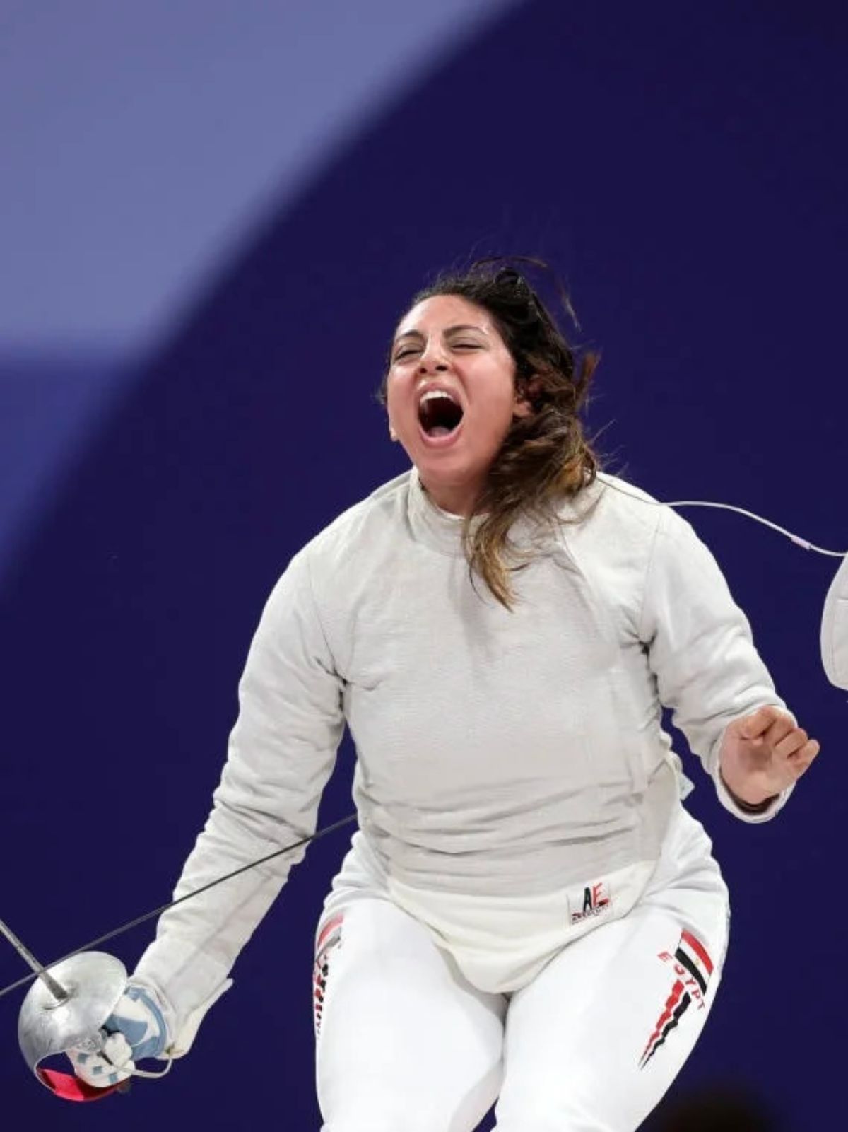 En su tercera participación, y con siete meses de gestación, la egipcia Nada Hafez logró su primer triunfo olímpico en esgrima. En su tercera participación, y con siete meses de gestación, la egipcia Nada Hafez logró su primer triunfo olímpico en esgrima.